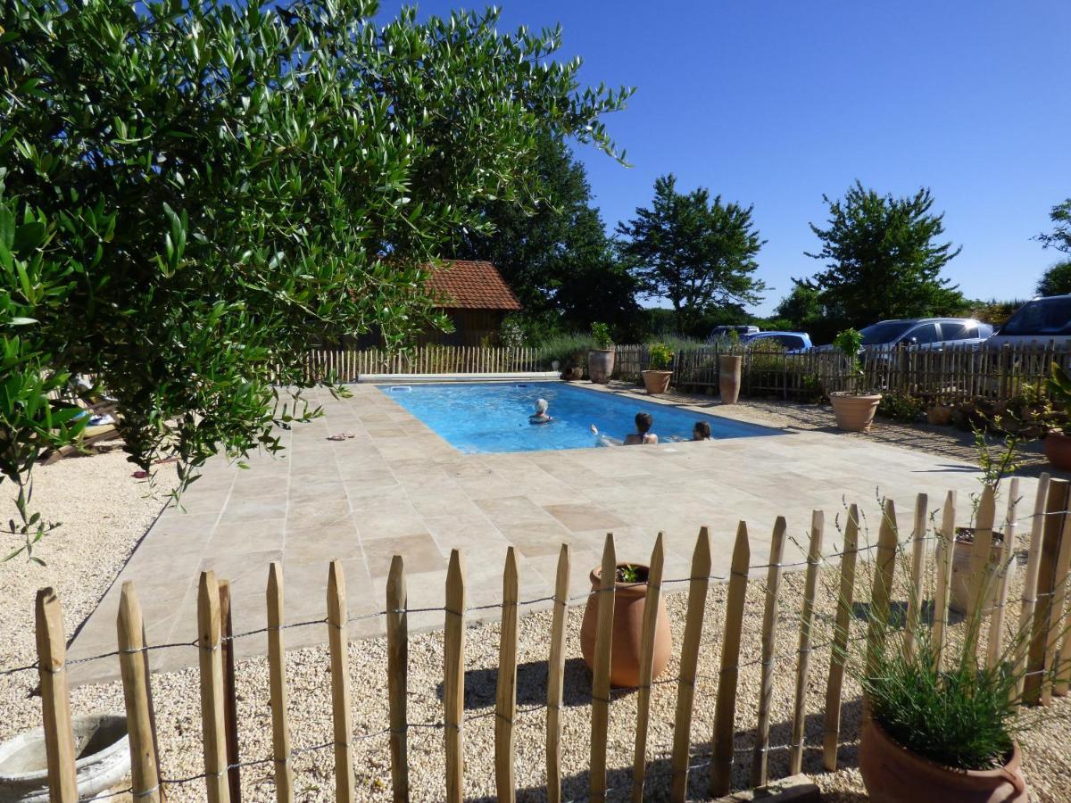 Britavit Bed & Breakfast Saint-Avit-Sénieur Екстериор снимка