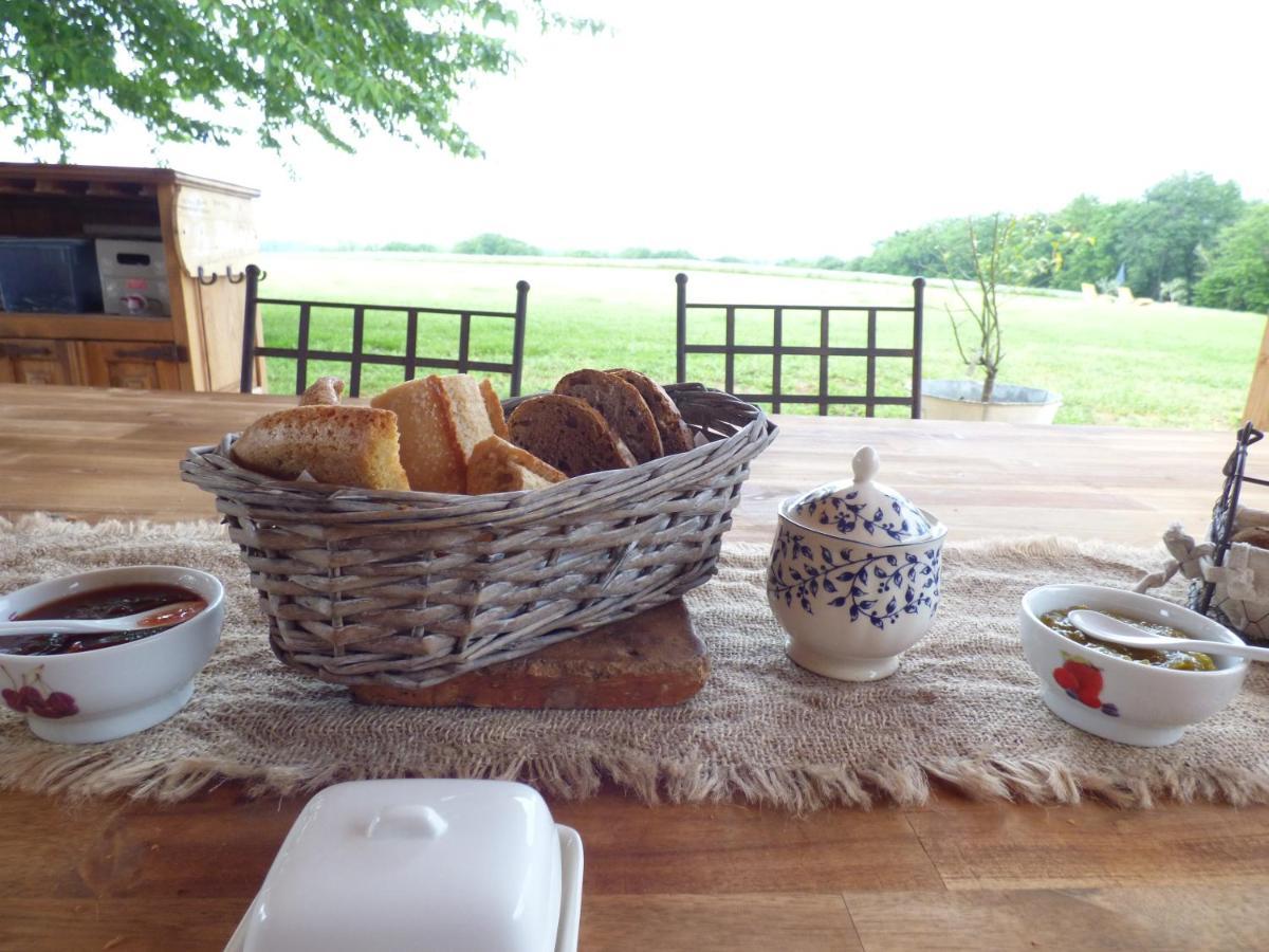 Britavit Bed & Breakfast Saint-Avit-Sénieur Екстериор снимка